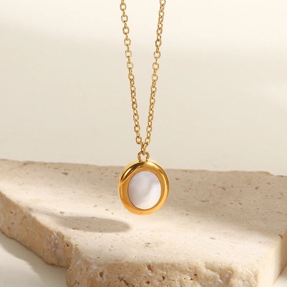 ◾️18k Gold Plated Natural White Opal Pendant Necklace - Picture 7 of 9